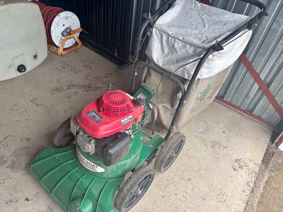 Leaf vacuum